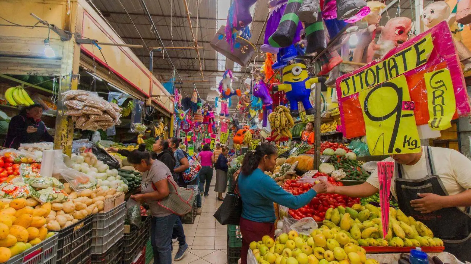 Durante las primeras semanas de cada año los comerciantes se endeudan para continuar con